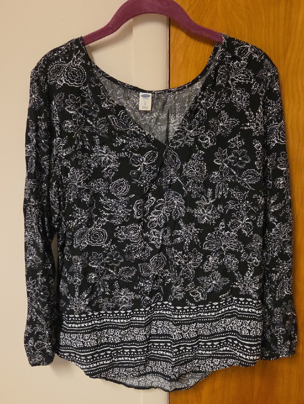 Old Navy Black Floral Button-Front Women’s Shirt